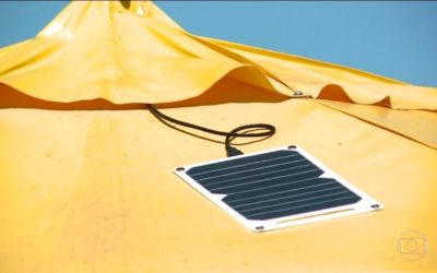 Estudantes instalam placas solares de energia em barracas de praia de Maceió